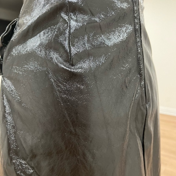 Sunset & Spring Patent Bow Mini Skirt - Picture 7 of 16